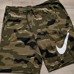 Nike green camo shorts - Men's XL